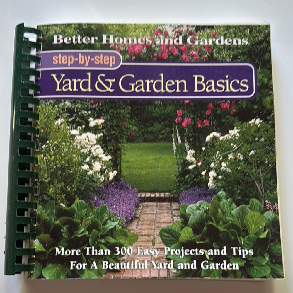 Better Homes And‎ Gardens Step-by-Step Yard & Garden Basics Reference Book